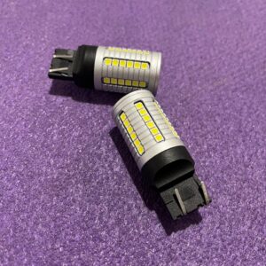 Автолампа 7443-3030-45SMD 28W 12–48V Біла – над’яскрава безцокольна LED-лампа W21/5W з драйвером SUPER CANBUS
